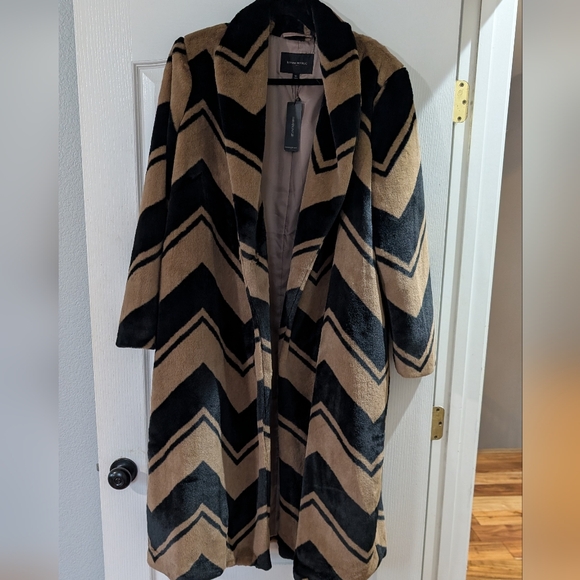 Banana Republic Faux Fur Coat Size X Large New with Tags ❤️